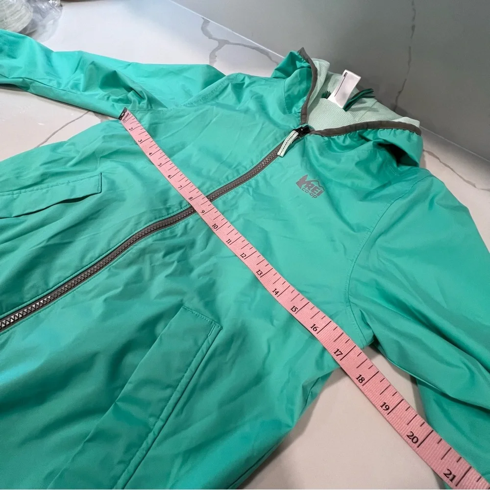 REI CO-OP Kids Medium 10-12 Groundbreaker Rain Wind Jacket hood green/grey light